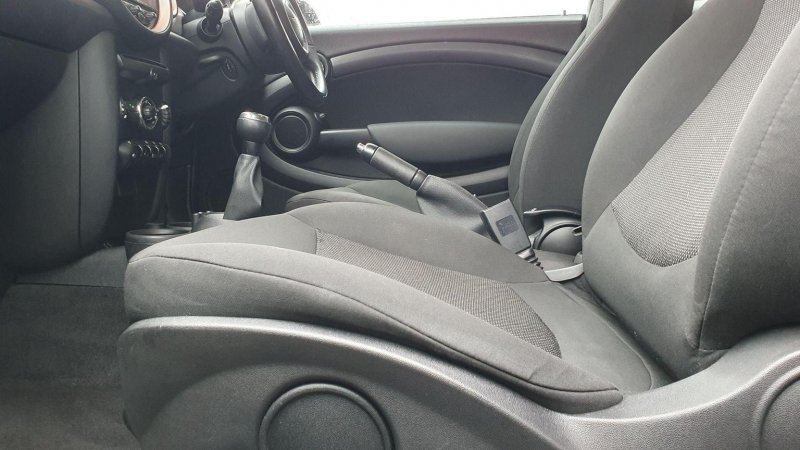 MINI HATCH