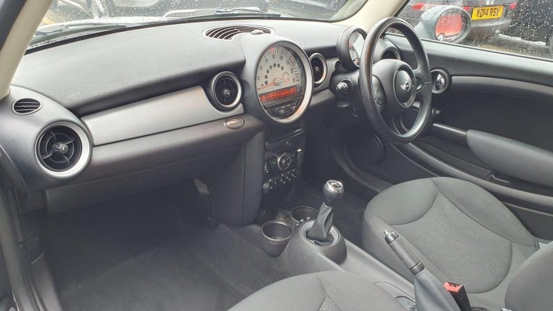 MINI HATCH
