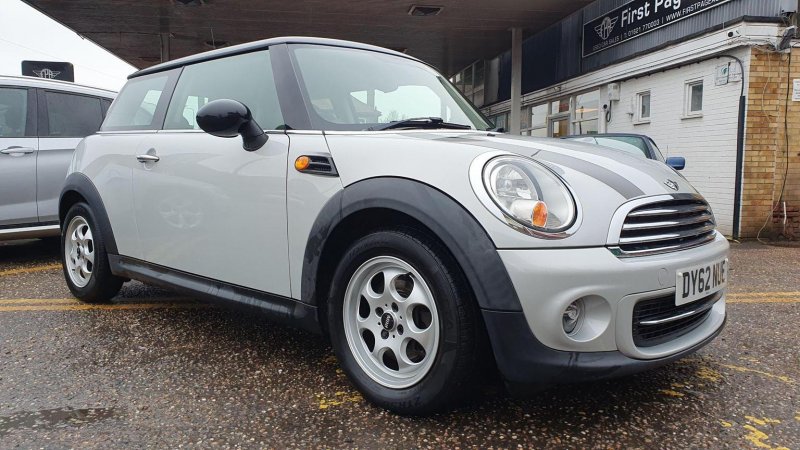 MINI HATCH