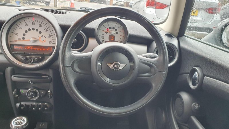 MINI HATCH