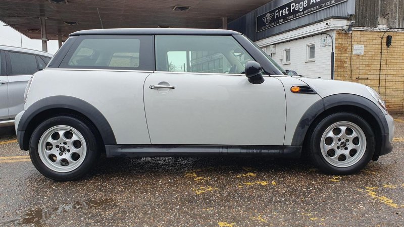 MINI HATCH