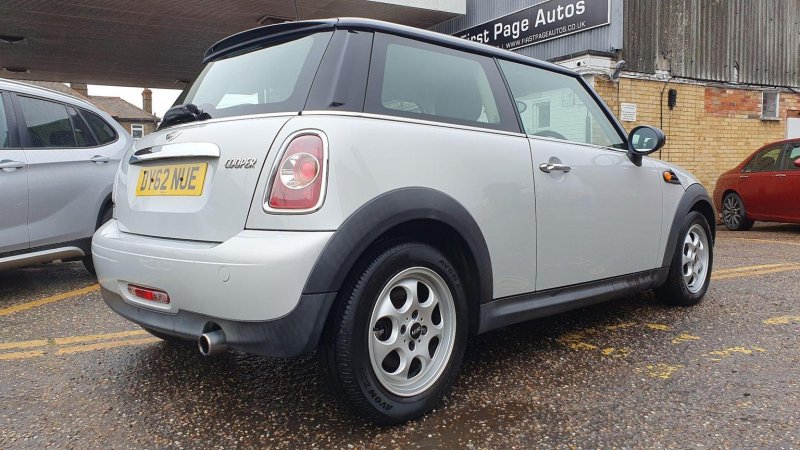 MINI HATCH