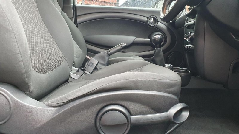 MINI HATCH