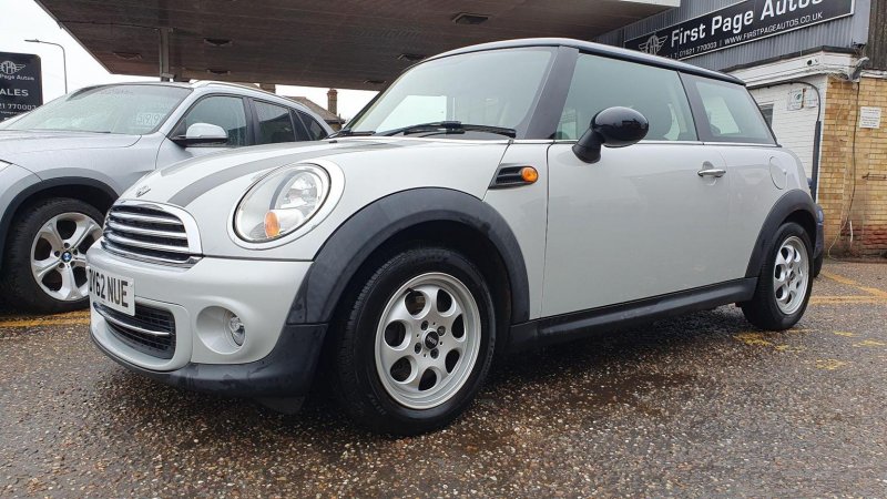 MINI HATCH