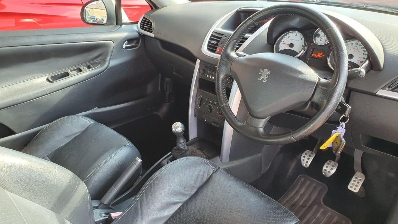 PEUGEOT 207 CC