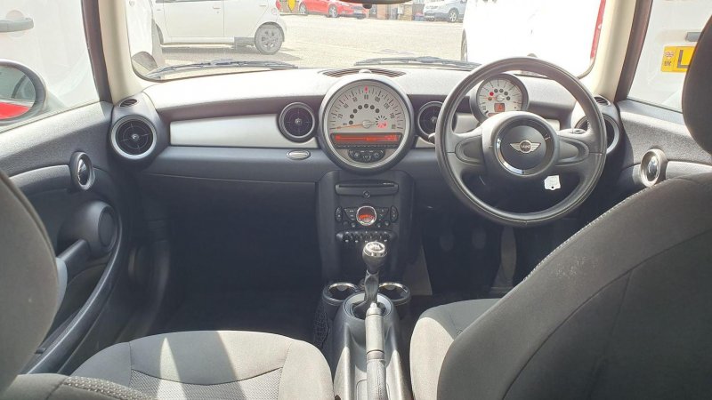MINI HATCH