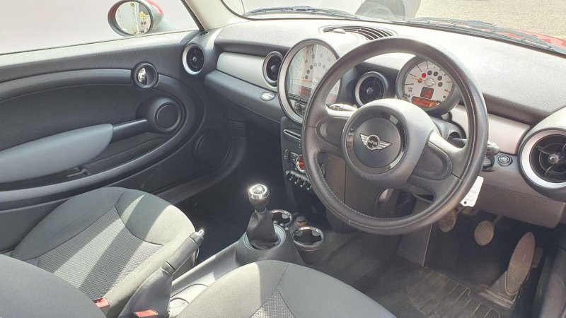 MINI HATCH