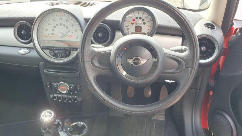 MINI HATCH