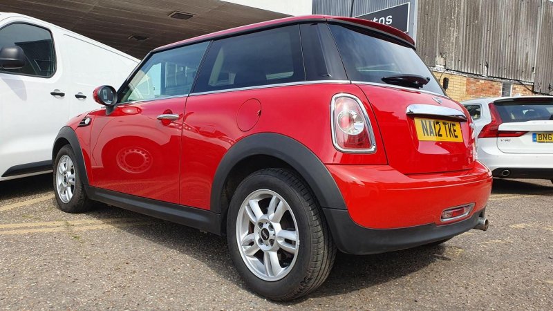 MINI HATCH