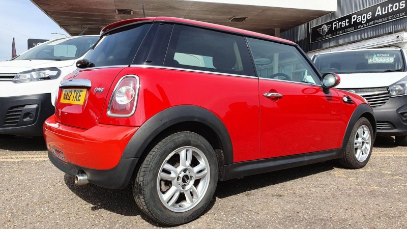 MINI HATCH