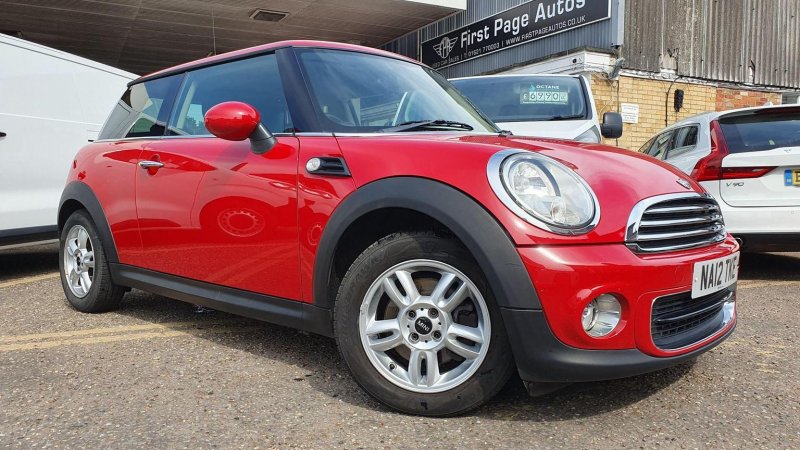 MINI HATCH