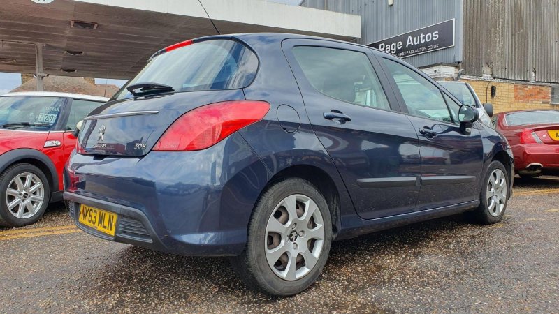 PEUGEOT 308