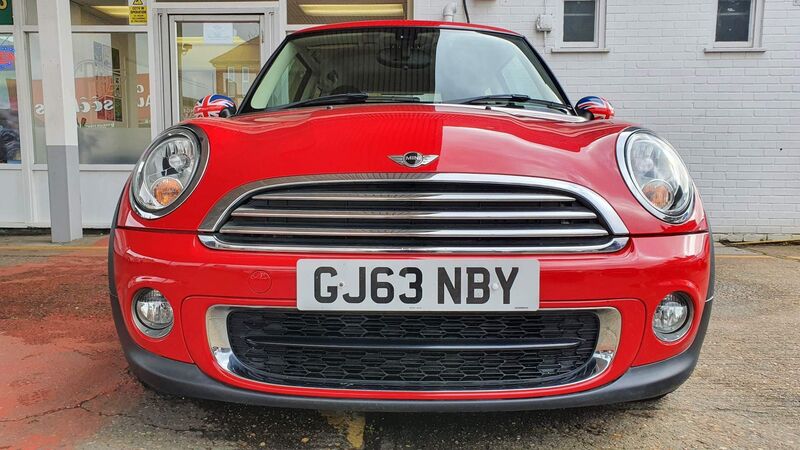 View MINI HATCH 1.6 One D (Sport Chili) 3dr