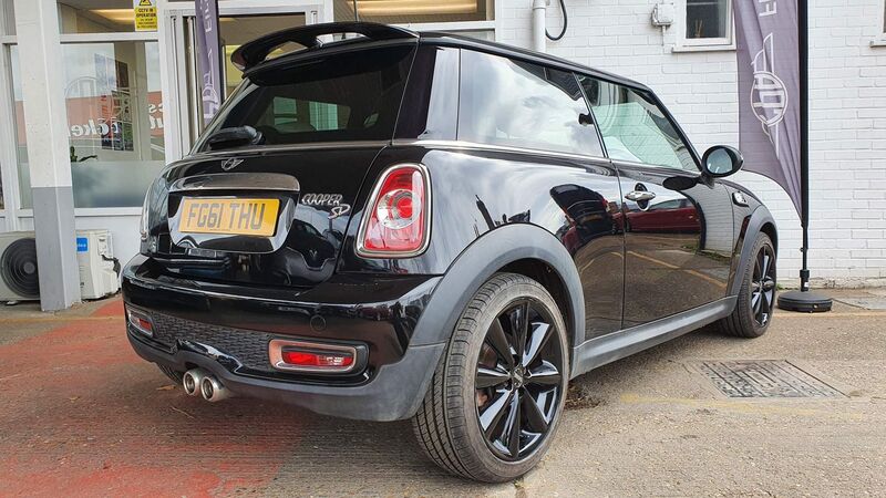 MINI HATCH