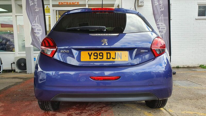 PEUGEOT 208