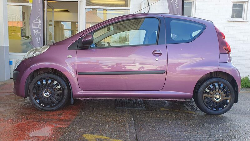 PEUGEOT 107