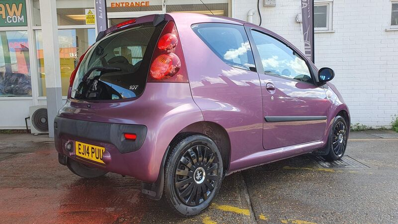 PEUGEOT 107