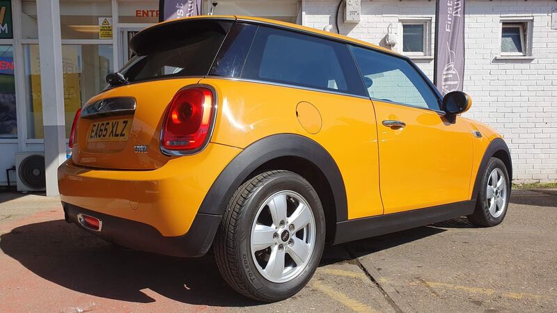 MINI HATCH