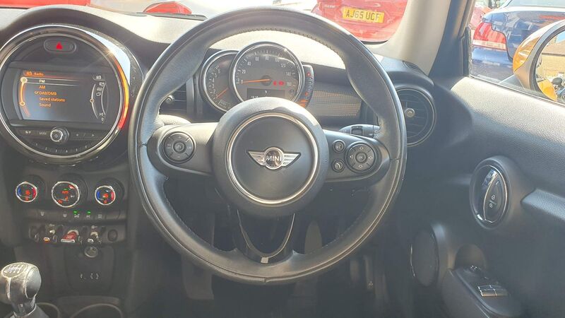 MINI HATCH