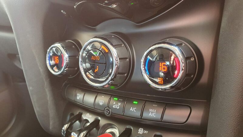 MINI HATCH