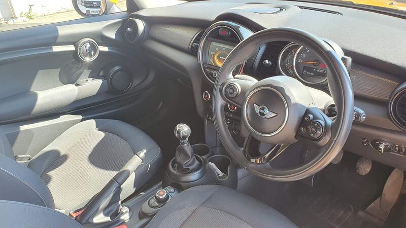 MINI HATCH