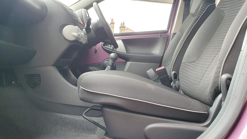 PEUGEOT 107