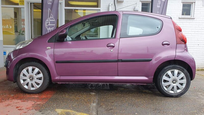 PEUGEOT 107