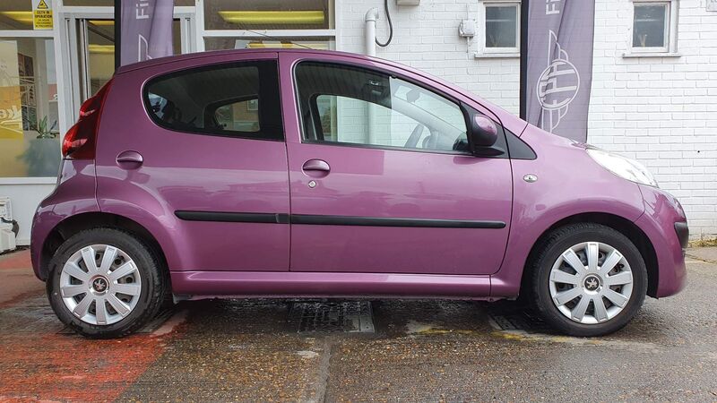 PEUGEOT 107