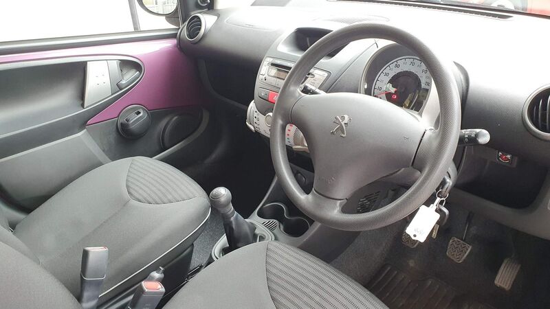PEUGEOT 107