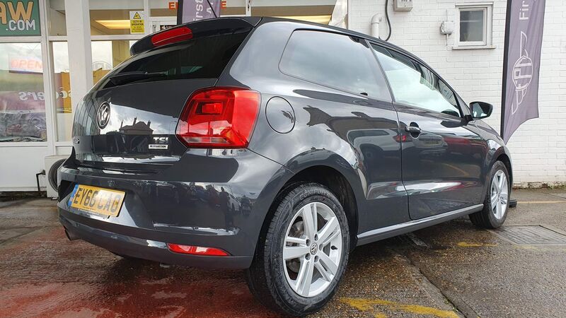 VOLKSWAGEN POLO