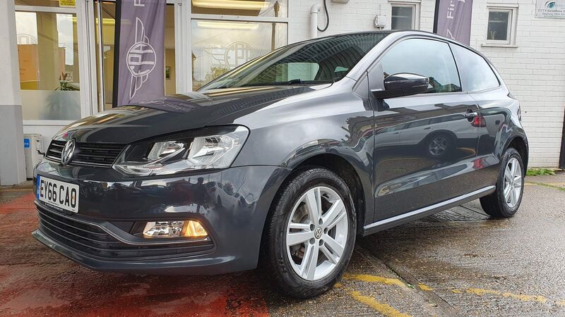VOLKSWAGEN POLO