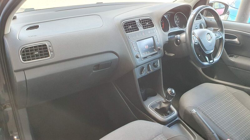 VOLKSWAGEN POLO