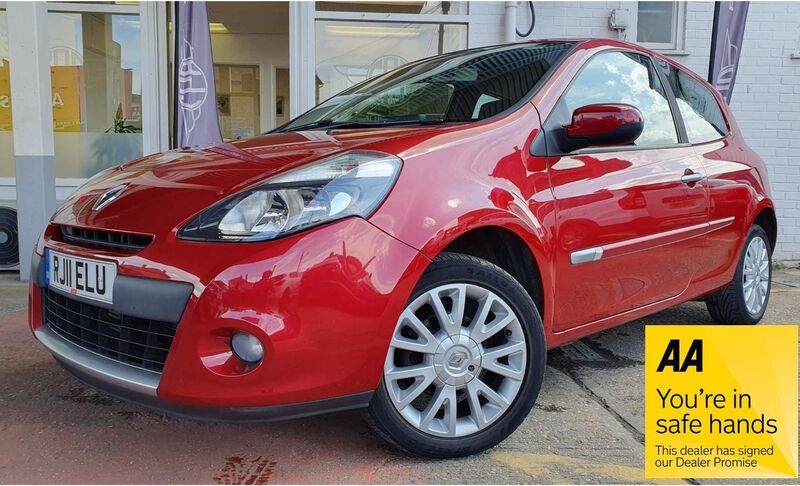 View RENAULT CLIO 1.2 TCe Dynamique TomTom Euro 5 3dr