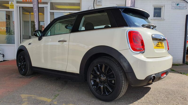 MINI HATCH