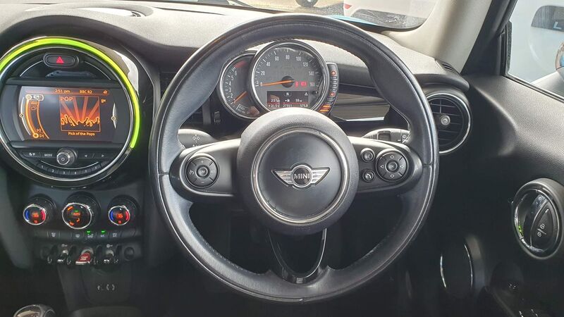 MINI HATCH