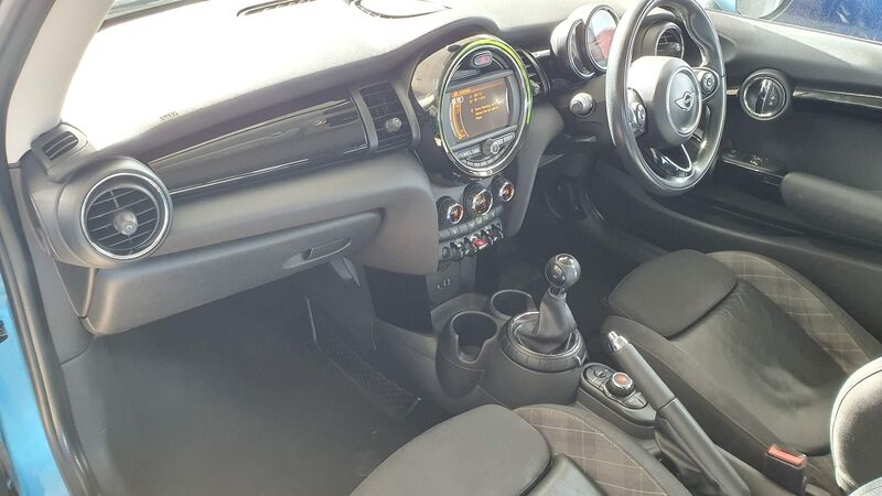 MINI HATCH