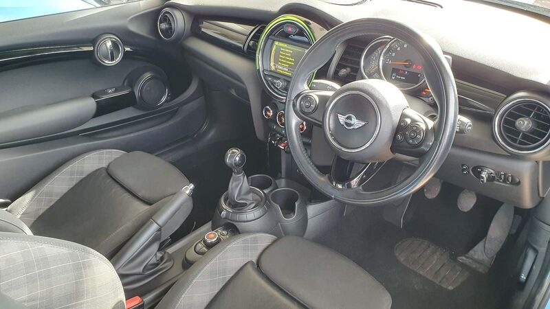 MINI HATCH